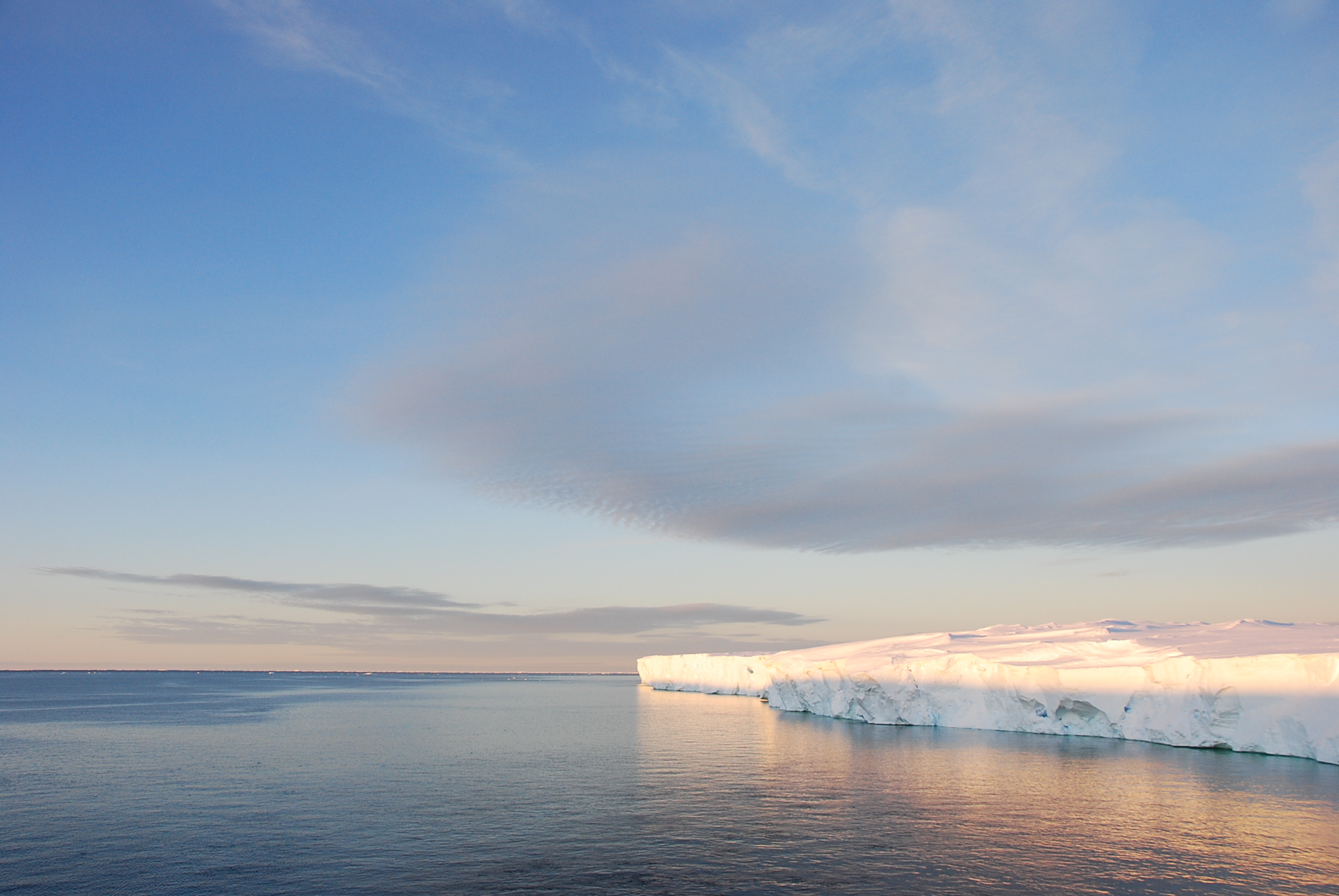 Atmospheric River Signatures in Radiosonde Profiles and Reanalyses at the Dronning Maud Land Coast, East Antarctica